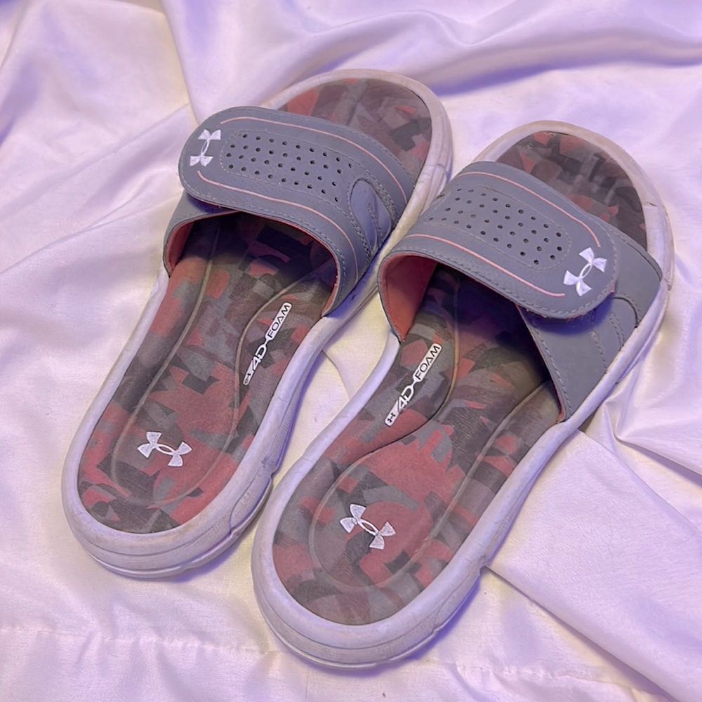 UnderArmour WOMANS 4-D Foam Slides USED